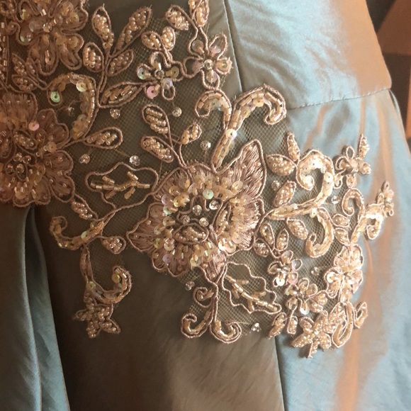 🥂MON CHERI🥂CHAMPAGNE TEAL IRIDESCENT GOWN🥂 - Picture 9 of 13